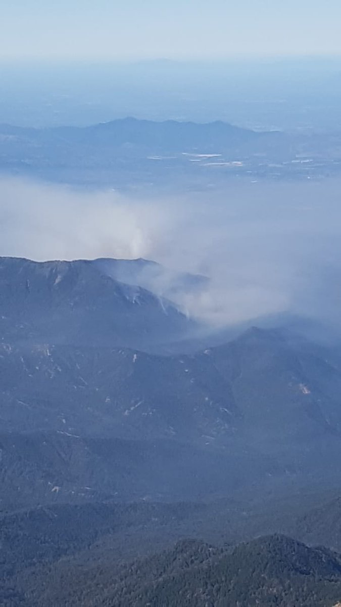 #IFLomasDeHuemul4, #Teno, #Maule

➡️Superficie preliminar de 190 hectáreas de vegetación natural.

➡️Brigadas en construcción y mejoramiento de las líneas cortafuego, reforzadas por maquinaria skidder.
➡️Aviones y helicópteros realizando descargas de agua en frente de avance.