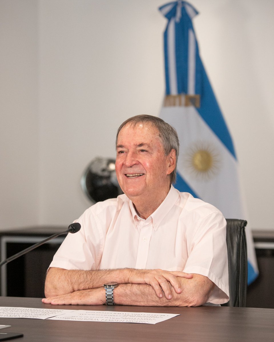 gobdecordoba's tweet photo. "Así es como cierra el circuito, no solo porque conectamos la hornalla sino porque le financiamos a las familias la red de gas y la conexión domiciliaria. Éste es el esquema que armamos para que haya progreso y mejor calidad de vida", @JSchiaretti. #ColoniaItaliana https://t.co/x81IEdN3db
