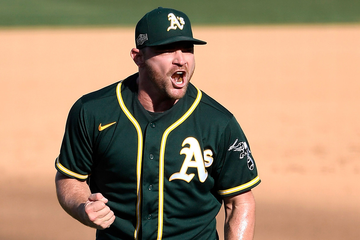 Liam Hendriks signs with White Sox in priciest free agent deal