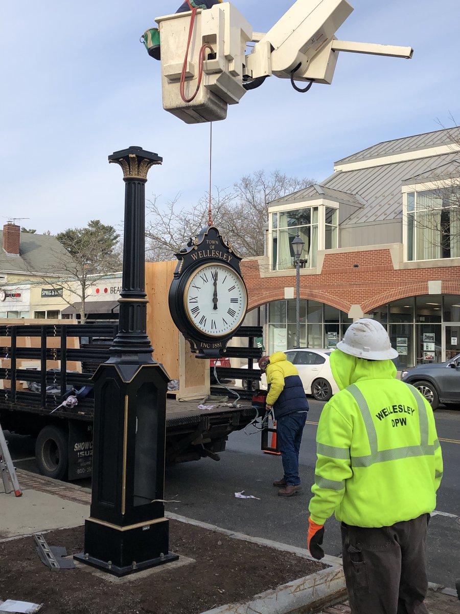 TownOfWellesley's tweet image. It's about time! The refurbished #Wellesley Square clock is back in its usual spot. Thanks to DPW and @MLPWellesley for re-install assistance. #keepingtime