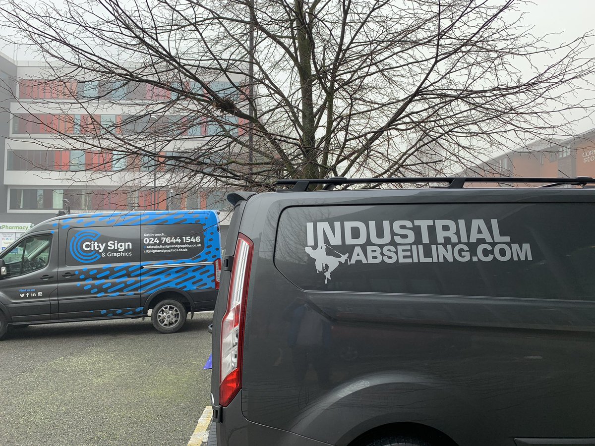 MediaAbseiling's tweet image. Working with our friends @city_sign installing a large #meshbanner #teamworkmakesthedreamwork