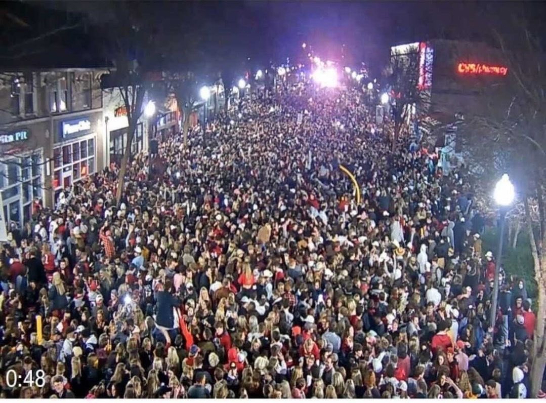 BarstoolAlabama's tweet photo. ARE YOU NOT ENTERTAINED??? 13-0 PERFECTION!!! https://t.co/DRuotkoVz8