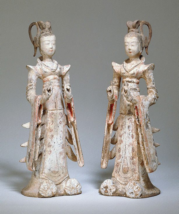 In the 700s CE, over a thousand years later, Japanese envoys to the Tang court met a 16 year old girl named Wakamo, strangely fluent in Japanese. The three dignitaries agreed to bring her back to Japan.This was no ordinary girl, however.