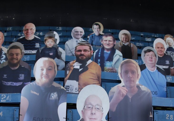 woodstockcatman's tweet photo. King Billy Best once again back at his spiritual home of Roots Hall (along with my beautiful granddaughter Scarlett) for @SUFCRootsHall’s 1-0 win v @BarrowAFC on Saturday, lol 😃❤️👏🏐 @SUEPAssoc @DavidBrabbing @shrimperstrust @ShrimperZone @SUFC_History @YourSouthend #COYB https://t.co/tgc666cJiT