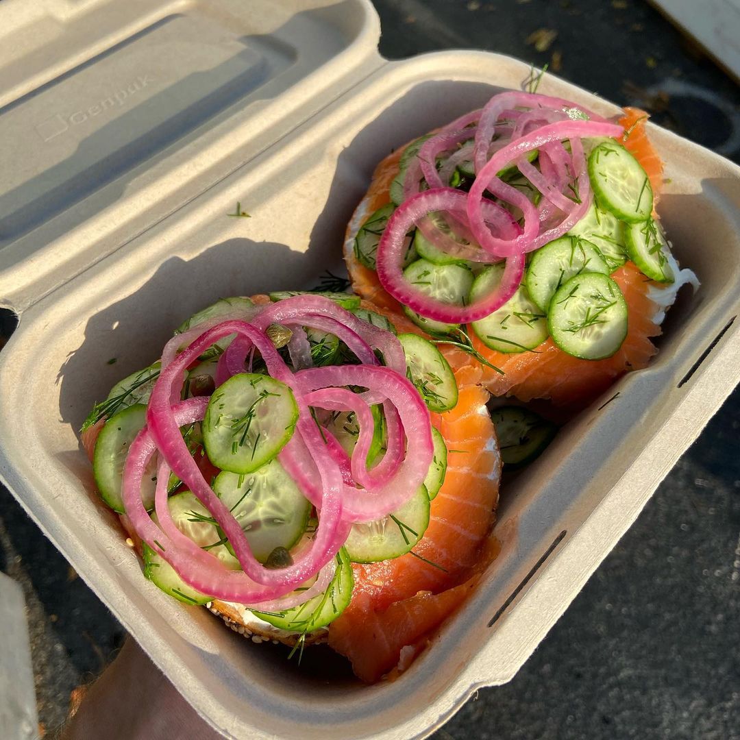 LncolnRd's tweet photo. No knead to worry, El Bagel &amp; @thesaltydonut will be back #onLincoln this weekend with savory donuts and delish bagels! 🍩 🥯
—
@thesaltydonut at 700 Lincoln Road 10am to 4pm Sat &amp; Sun
El Bagel at the Euclid Oval 10am to 2pm Sat &amp; Sun https://t.co/lgZ4Qyqc7Y