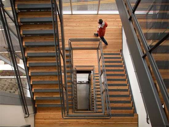 3/ The “Irresistible Staircase” is a towering marvel of douglas fir, glass and steel running the entire 6 stories of the building & offers some of the most breathtaking views of Seattle. It is is a focal point when you enter the building, enticing people to take the stairs!