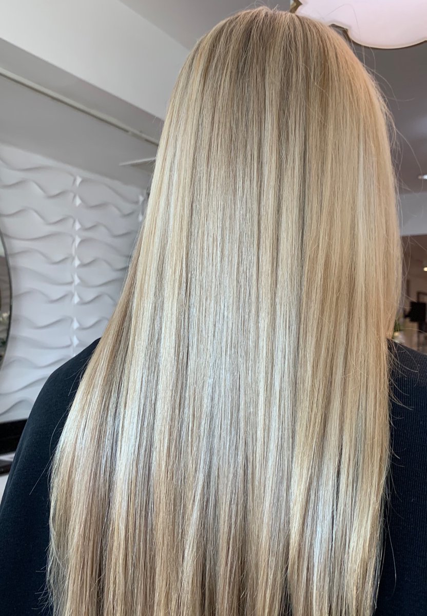 GrandBeautySpa's tweet photo. Come in today and book a beautiful balayage for the new year!🥂
Stylist: @hairbycaleev

#YouDareWeCare #HairCare #Kerastase #KerastaseUSA #KerastaseAmbassadorUSA https://t.co/X6ODtsjKE6