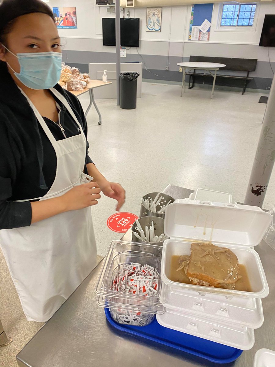 Rossbrook's tweet photo. The @Rossbrook kitchen is busy preparing 2 delicious meals each day, including brunch & a late afternoon 'snack". The after-school snack has evolved over the years and today is often a hot meal. 🍗🍑 #childrenandyouth #open24hours #openeveryday #kitchenprogram https://t.co/icb6YzcgdC