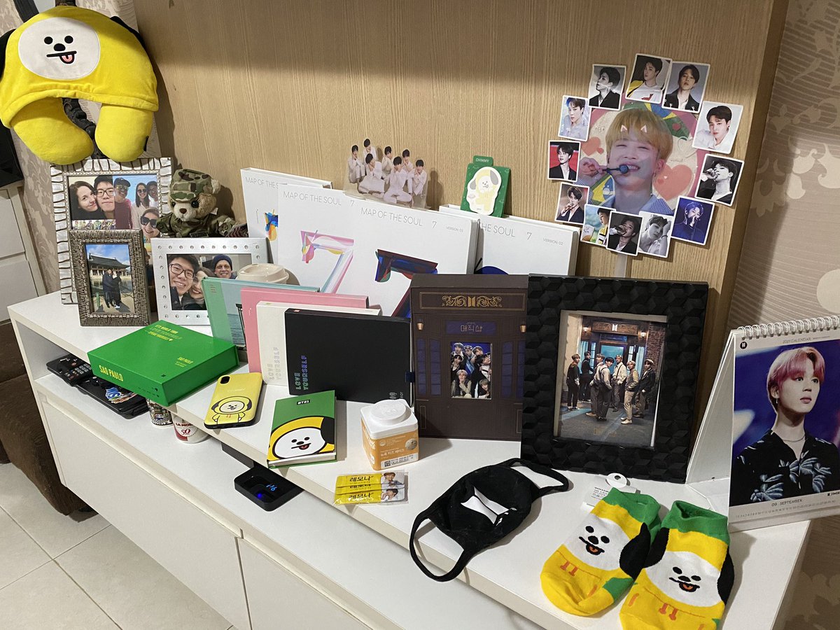 sil_iwsa's tweet photo. Meu cantinho @BTS_twt @bts_bighit @BigHitEnt @bighit_merch @BT21_ @BT21_Japan #chimmy #JiminPurpleParty #jiminyouareperfect #jimin #Jiminie 🐥💜🐥💜🐥💜7️⃣🇧🇷💝🤩💐🙏🏻🇰🇷🎊🌍🇧🇷💜🙏🏻 https://t.co/3LvnJUy1HX