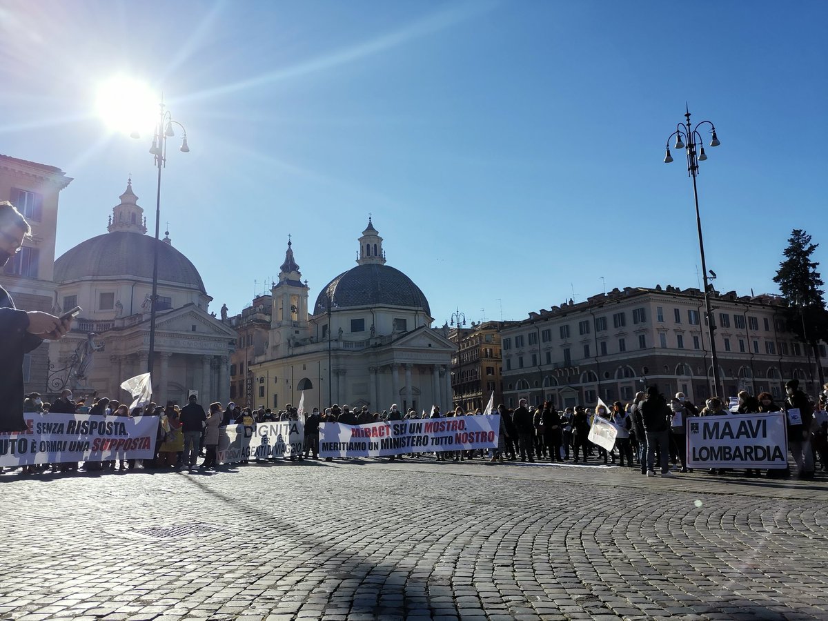 fefefabi's tweet photo. Oggi di nuovo in piazza per la nostra dignità... Non mollo... @matteosalvinimi @agenziediviaggi @Enricaem #Turismo https://t.co/Ulngfyh93u