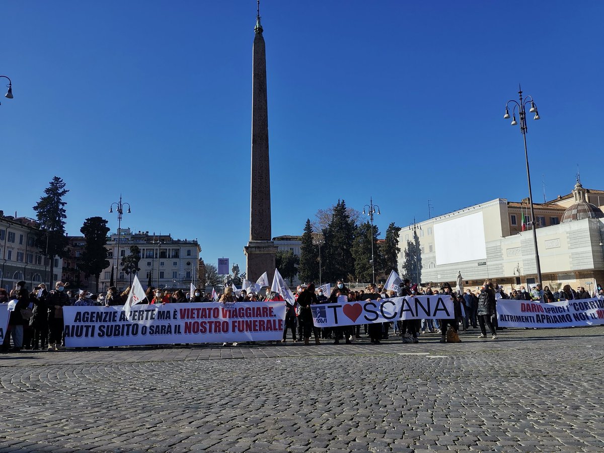 fefefabi's tweet photo. Oggi di nuovo in piazza per la nostra dignità... Non mollo... @matteosalvinimi @agenziediviaggi @Enricaem #Turismo https://t.co/Ulngfyh93u