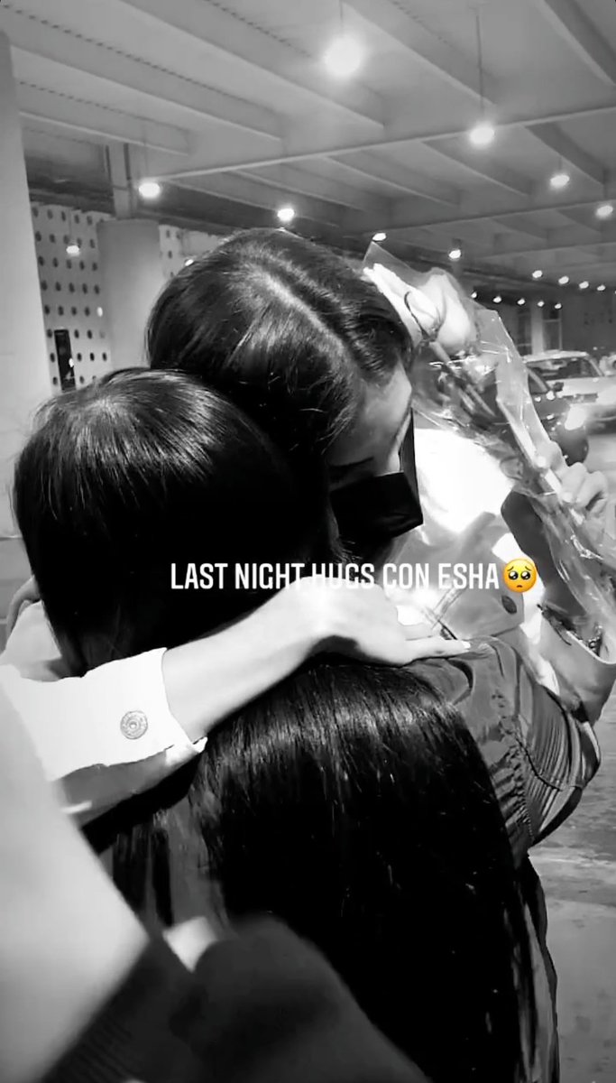 ehlalien's tweet photo. Solo de verlas me emociona, esté abrazo me da vida ♡ Las amo mal 🥰✨
#Bbcits #Bbcitas #Macabeso #MacarenaAchaga https://t.co/cKyczAcDyY
