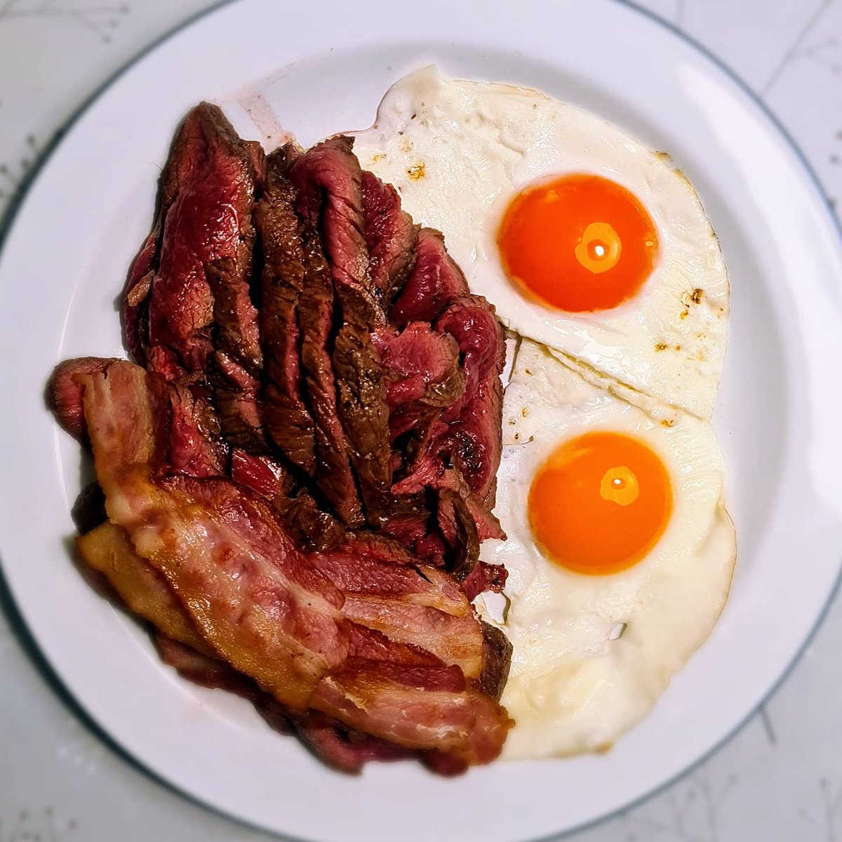 January self experiment  #carnivore  #organuary day 12Was planning to fast with  @DanGreef  @UKLowCarbPod  #wolfpack but my lovely wife surprised me with a gift of beef & venison steaks! Broke my fast early at 46 hours. Steak was delicious  #IntermittentFasting  #lowcarb