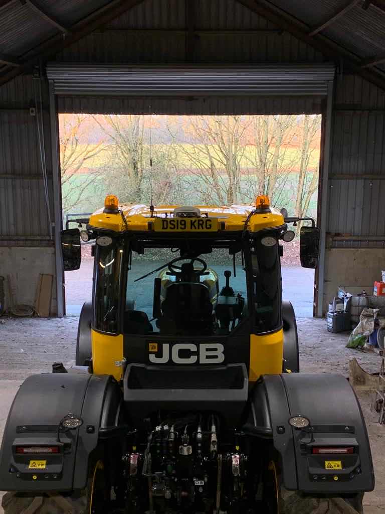 LHAgro's tweet photo. New year, new kit, for this used steer ready Fastrac JCB. Topcon X35 with radio RTK from customer’s own private base station. Ready for delivery of a new Isobus direct drill with section and rate control.
#TopCon #LHAgro #tractorautosteer #UKFarming #RTK #DirectDrill https://t.co/l6ibwvAnsm