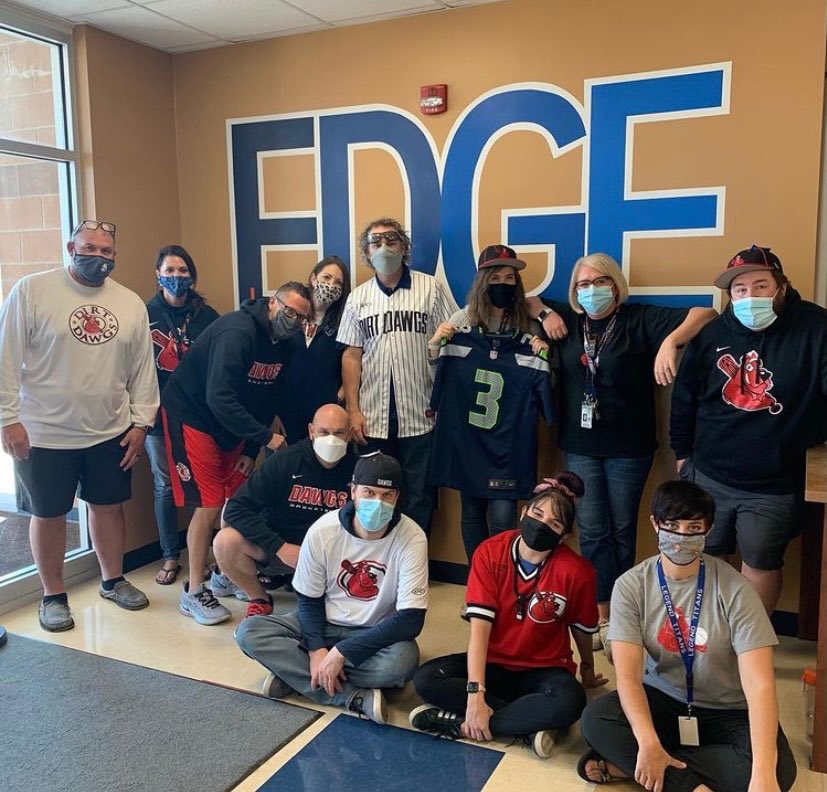 LegendEDGE1's tweet photo. Campaign week day two! Today we want to show off the amazing mentors and people that support and encourage our students here in EDGE! The EDGE mentors work extremely hard to make sure that each student loves their learning and finds ways to own it! https://t.co/cunONGlqNY