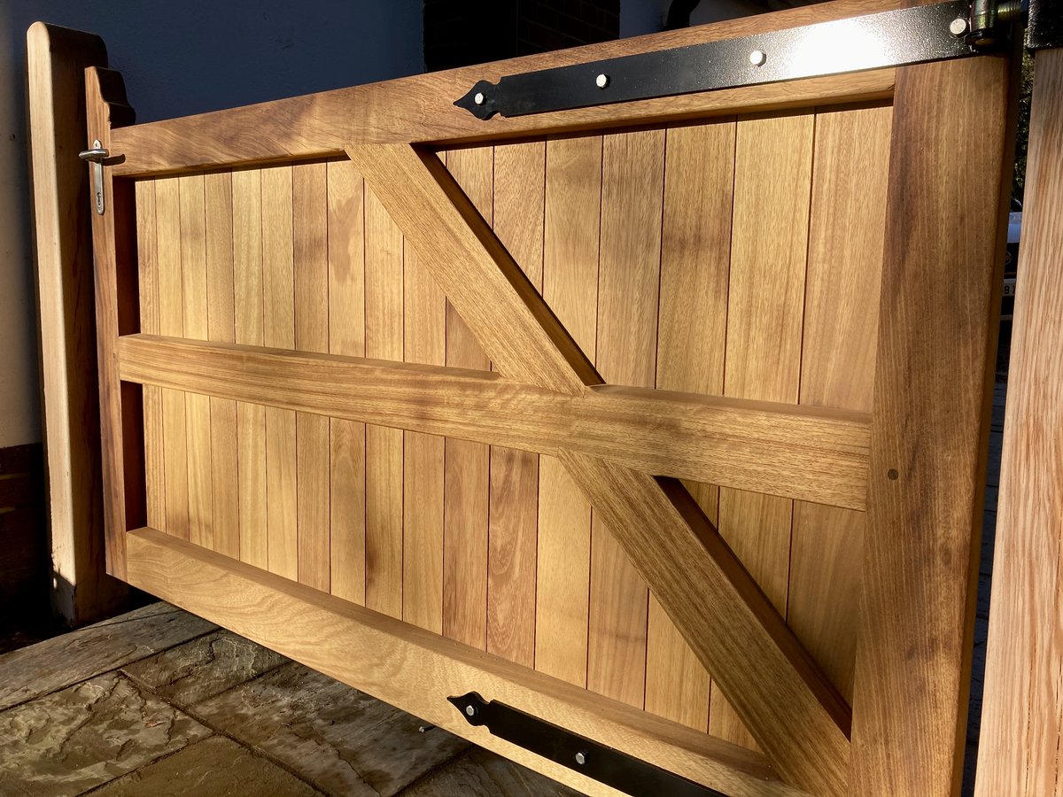 AESScotlandLtd's tweet photo. AES (SCOTLAND) LTD newly installed Iroko side gate, hung from Oak posts.
โโโโโโ โ
#woodengates #irokogates #sidegate #pedestriangate #manualgates #aesscotlandltd https://t.co/sMe0VkmAth