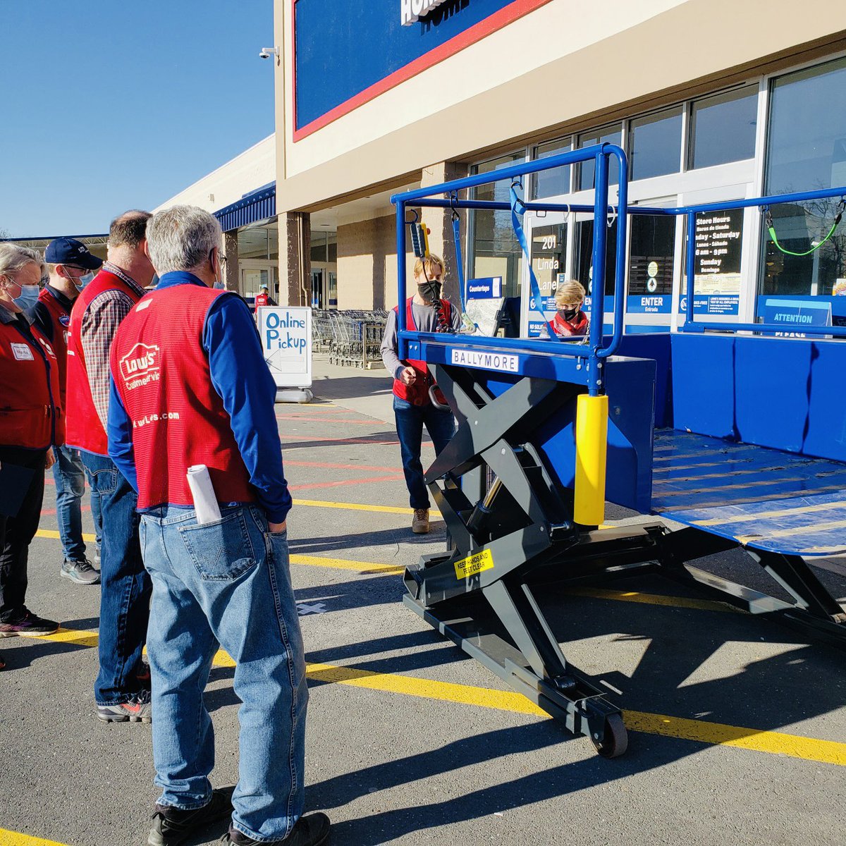 Lowes Sasm 509 Great Specialty Spotlight Today Big Focus On Service And Smart Selling Beautiful Weather To Check Out The Portable Loading Dock Lowes509 Garyshanholtz Nmcmillan1369 Specialtylowes 1369dmis Lowessafe T Co
