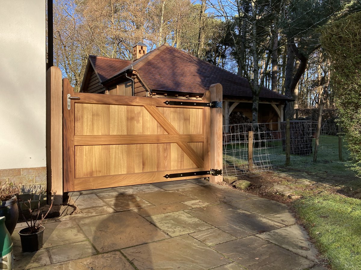 AESScotlandLtd's tweet photo. AES (SCOTLAND) LTD newly installed Iroko side gate, hung from Oak posts.
โโโโโโ โ
#woodengates #irokogates #sidegate #pedestriangate #manualgates #aesscotlandltd https://t.co/sMe0VkmAth