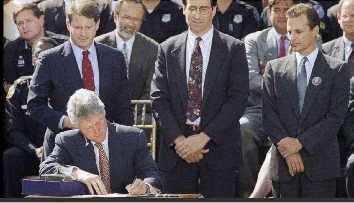 Prof_TGSchulze's tweet photo. Now that we are fighting to #SaveLisa, lest we forget that support for the #DeathPenalty is a #bipartisan thing. Even "nice" folks like @Schwarzenegger @BillClinton made use of it to come across as strong and win elections when needed. #TookieWilliams #RickyRayRector @Piper https://t.co/A7VWbpLZxQ