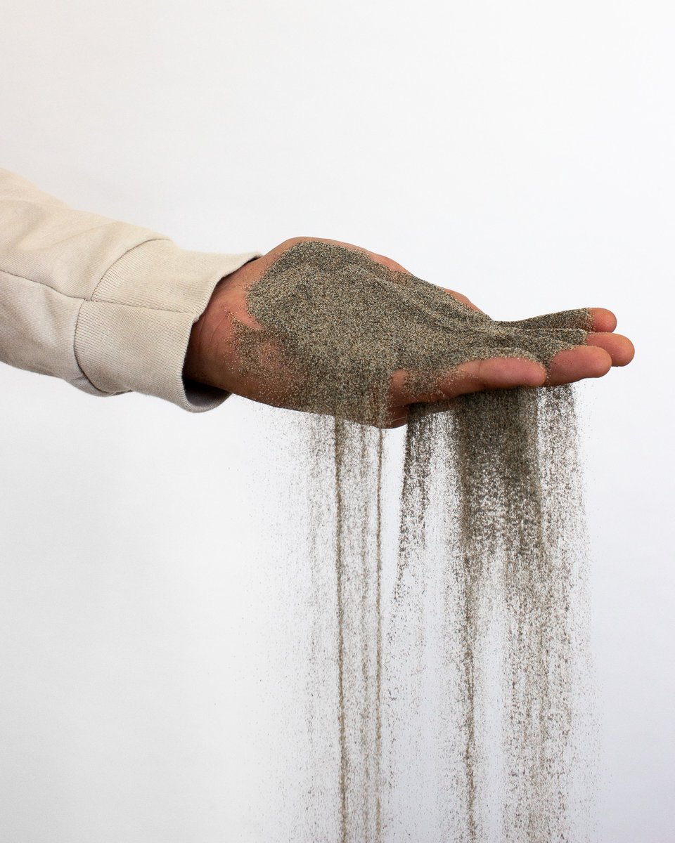 BlakeRodich's tweet image. Antonioni's take on 60s Counterculture and American Capitalism feels a little too relevant right now. 

Sophi Review Chapter 9 - Zabriskie Point

sophireview.com/shop/zabriskie…