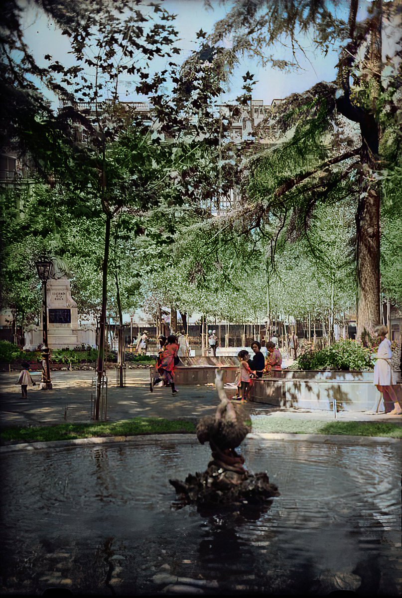 Madrid: Cómo era en los años 30. Cómo luce hoy... ¿Quién quiere una plaza con un jardín espléndido y árboles imponentes para disfrute del barrio, si puede tener un solar atiborrado de terrazas (a precios de hotel ritz) sólo para guiris con estufas de gas a todo trapo?