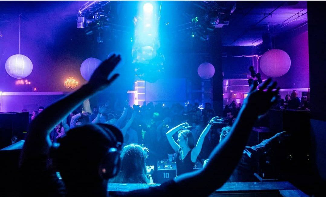 iamsetro's tweet photo. Who’s ready for nights like these again?🎵🎧🙌🏼🙏🏼 #nightlife #postpandemic #clublife #dancemusic #dj #producer #teamsetro #dants #edm #progressivehouse #housemusic #housetimeisanytime #staysafe #newyear #newopportunities #makethemostofit #appreciatewhatyouhave https://t.co/Sj03rIJJ0H