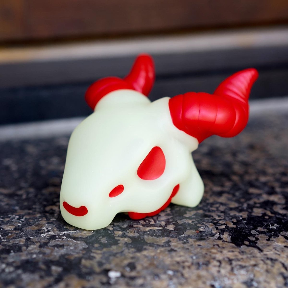 _myplasticheart's tweet photo. Numbskull by @colus is the artist’s first self-produced vinyl figure, and we are excited to present the GID myplasticheart exclusive colorway! Soft vinyl glow in the dark skull. It will be available tomorrow Wednesday JAN 13th at https://t.co/1C8SIhuMCg #numbskull #colus https://t.co/AdJ7DJ5QqE