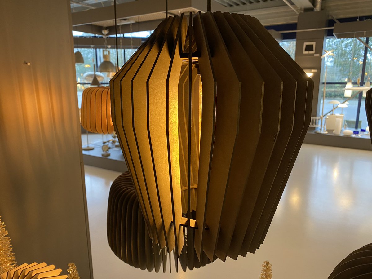 lamponline's tweet photo. Mooie verlichting binnen van het merk BLIJ. Nederlands product en met de hand gemaakt. Onze winkels zijn gesloten maar we geven eventueel lichtadvies bij u thuis in de omgeving Almere/Zaandam. Uiteraard kunt u inspiratie vinden op onze site https://t.co/LuSyECijra https://t.co/49XtbGn7v7