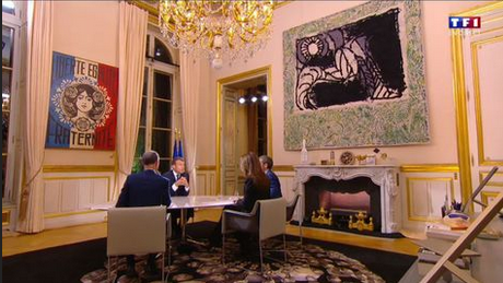 Une petite prière de la bible Mr Macron ? Après le tableau d'Obey notre cher Ami sataniste, nous apprenons que Mr Macron piétine tous les jours un tapis d'un certain Mr Leveque, pédophile horrible, visé par une enquête pour viols et agressions sexuelles le 11 janvier 2021.