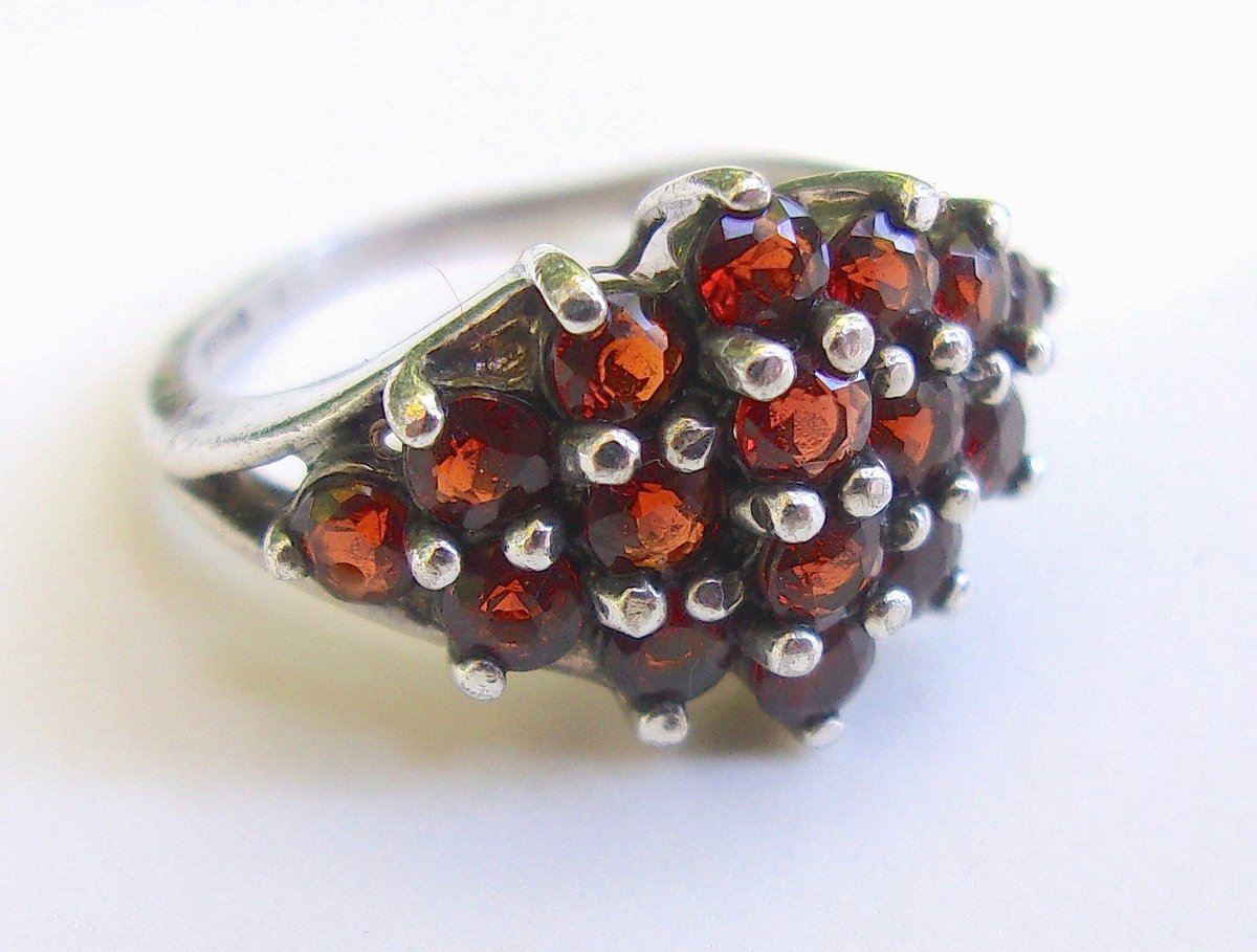renaissancefai's tweet photo. Red Garnet Cluster Sterling Silver Ring, Prong Set, Vintage sz 6 https://t.co/ozmnRGauYW #red #round #no #garnet #silver #women #stone #redgarnetring #redsterlingring https://t.co/W1Zodixatu