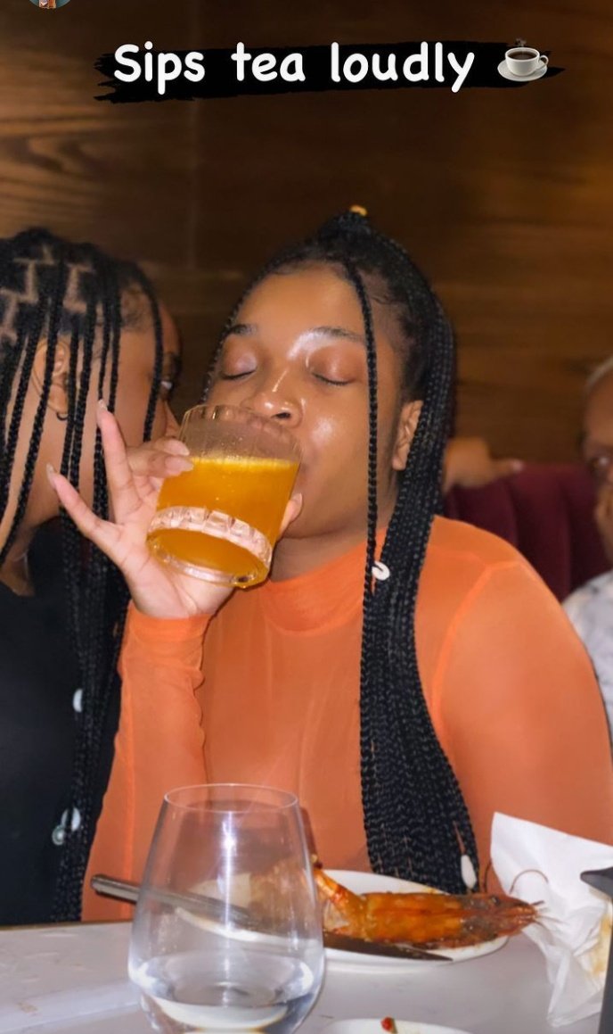 merciluv's tweet photo. @Cynbeast23 When They Refused To Watch Jowo Or Dance To The Music .. What Happen π€ Did You See The Number Of Views It Enmassed Geometrically π€£π€£π€£π€£πππ God Works In Mysterious Ways... Eki Should Continue #IStandWithKidd #IPinWithKidd https://t.co/VpM73KBtid