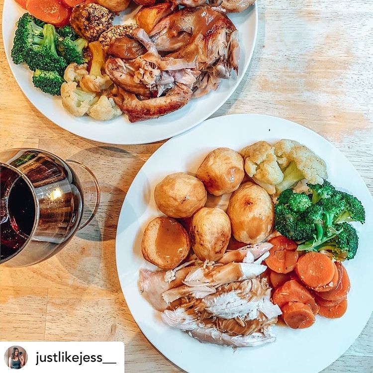 Originally posted by <a href="/justlikejess__/">Jessica.</a> ROAST DINNER 🍗 This was perfect! <a href="/Aldiuk/">Aldi Stores UK</a> roast chicken, <a href="/cheshirefarm/">Cheshire Farm</a> roast potatoes, broccoli, cauliflower, carrots and Mayflower southern style gravy. Made some stuffing balls also!