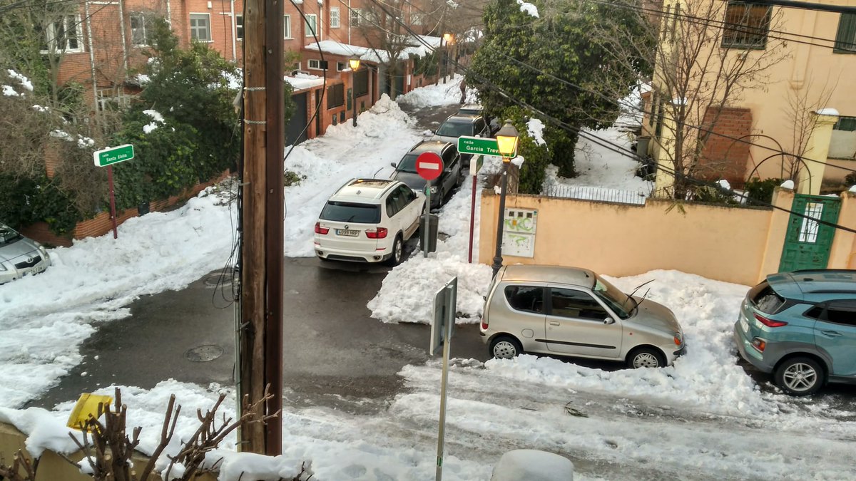 crisalvap's tweet image. Martes igual sin poder salir ni acceder a nuestras casas. Vergonzoso !! Hay q estar preparados y encima q estábamos avisados siempre IGUAL #DenunciaTuCalle #aravaca