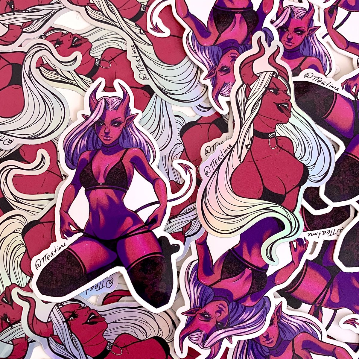 tteatime's tweet photo. #PortfolioDay 
My name is Teresa! I am an illustrator who loves drawing pretty girls and designing cute products. 

I am currently looking for work in character design, toys, packaging and surface design! 

✨ https://t.co/PPsBiZsy4F
🌙 tckiene@gmail.com https://t.co/CQWv3MAX9H