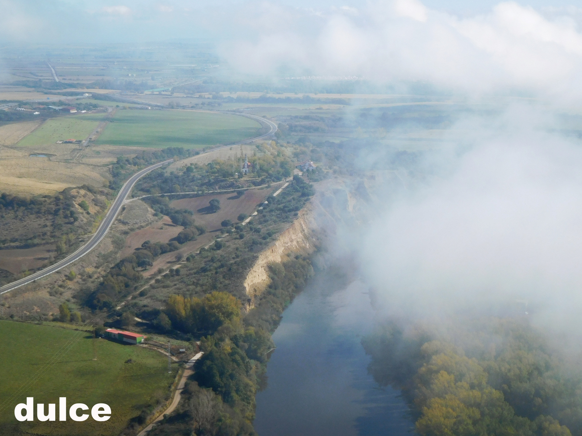 Angelparamotor's tweet photo. El Río Alagón, la Ermita Virgen de Argeme de Coria y las nieblas bajas de las mañanas a finales de Octubre 2020 https://t.co/uRpfnnnGw3