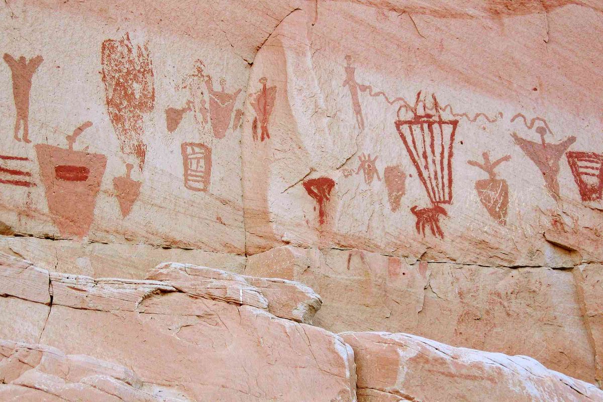 It's suggested that the oldest rock art in Horseshoe canyon dates from 6000 to 8000 years ago.