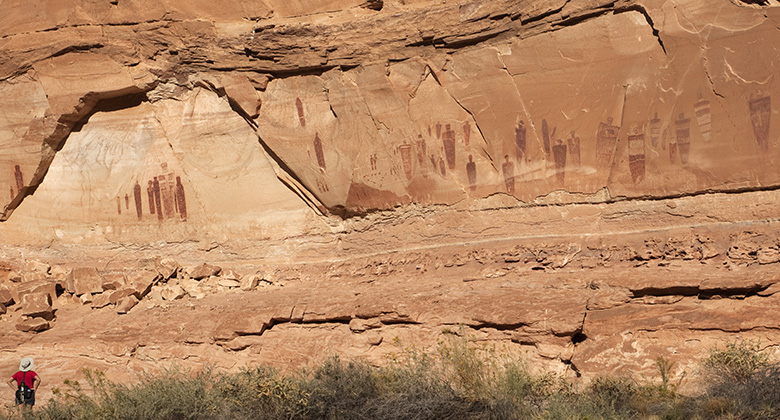 It's suggested that the oldest rock art in Horseshoe canyon dates from 6000 to 8000 years ago.