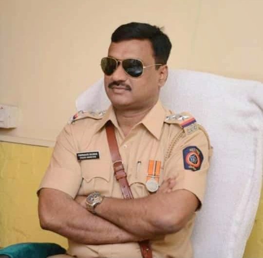 SushantKokate10's tweet photo. आमच्या पाडळी गावचे कर्तव्यदक्ष पोलिस अधिकारी श्री.विश्वनाथ कोळेकर साहेब यांची 'मरिन ड्राईव्ह ' पोलीस स्टेशनच्या #वरिष्ठ_पोलीस_निरीक्षक पदी निवड झाल्याबद्दल हार्दीक अभिनंदन व पुढील वाटचालीस शुभेच्छा..💐💐
#SeniorPI #MarineDrivePoliceStation 
@MumbaiPolice https://t.co/u0iDGDVyvw