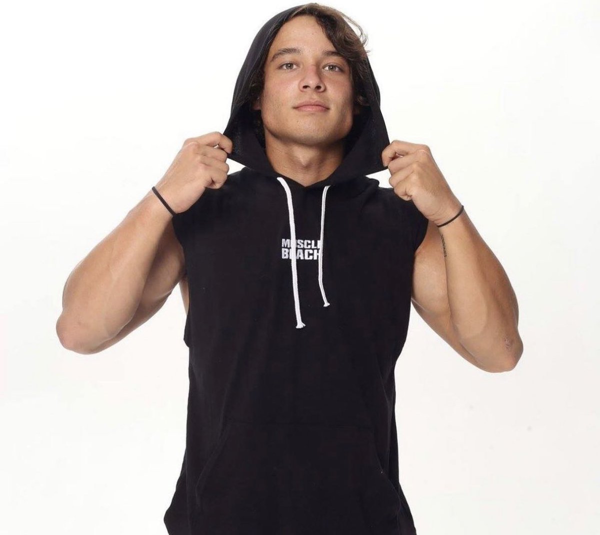 musclebeach's tweet photo. When it’s wintertime but you refuse to wear sleeves! We got you covered.... well except for the sleeves!

https://t.co/G43Pl8GFY9

-
#MuscleBeach #WheresYourMuscleBeach https://t.co/ycrm77sT1k