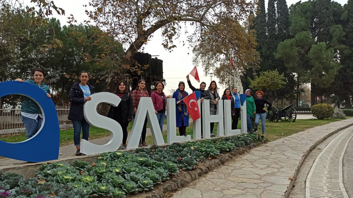 bintepeler's tweet photo. #salihlideeğitim 
#özledikogünleri
Pandemi öncesi öğretmenlerimizle sosyal birlikteliklerimiz...
@tcmeb @ziyaselcuk @mdikici45 @il_mem_45 @isadilek61_isa https://t.co/sZ6jwrAo0m