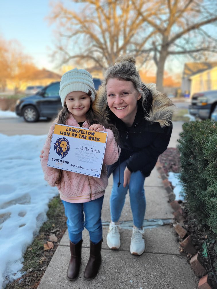 Virtual Academy students are eligible to win “Lion of the Week” every Friday! 

Ms. Cavanagh not only chose a VA student, but she personally delivered her award yesterday! 

How sweet is this pic?! 

Congrats, Lillix! Thanks for being a fantastic teacher and person, Ms. Cavanagh!