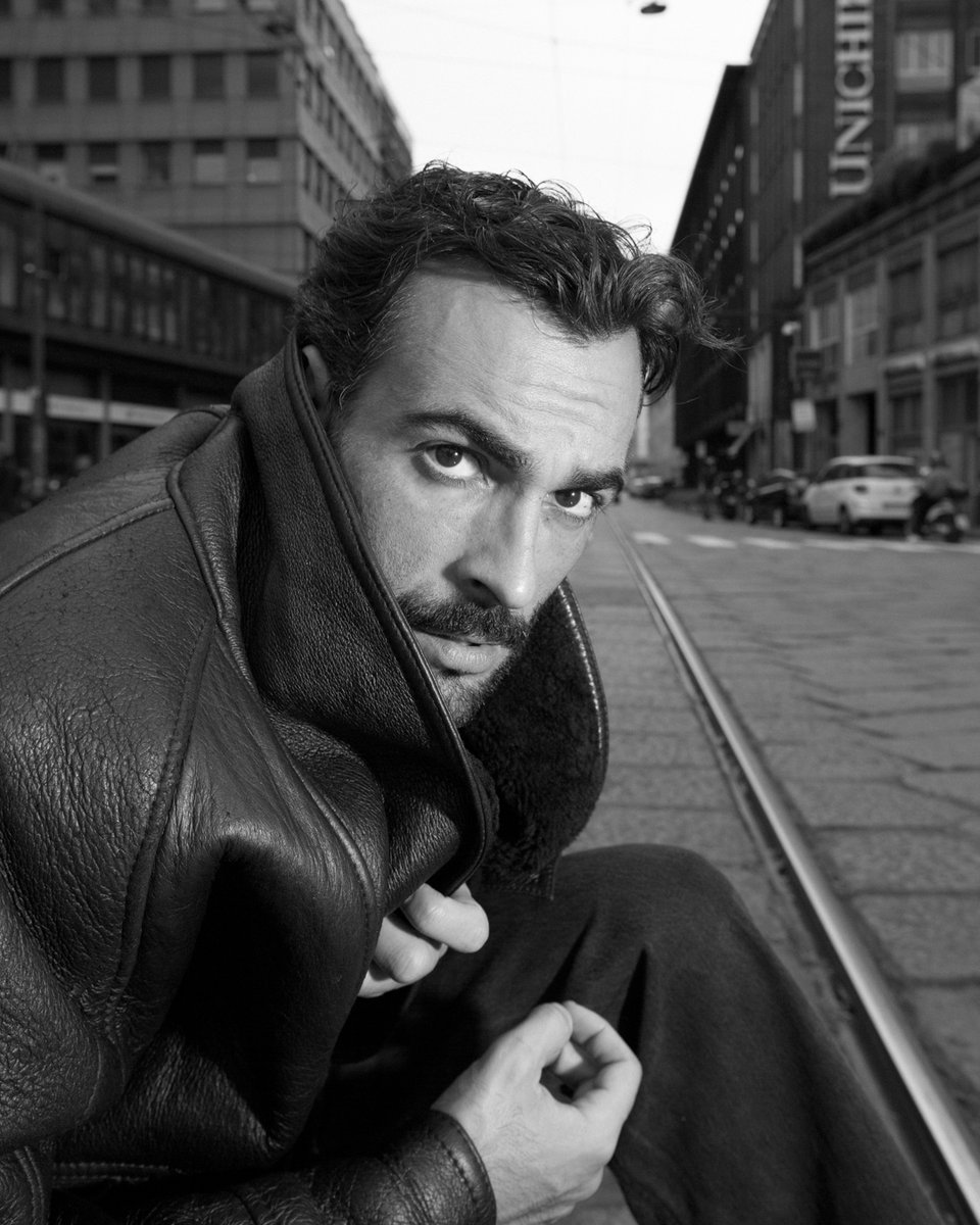 mengonimarco's tweet photo. Grazie Fiorella per questo invito. Ci vediamo venerdì 15 gennaio, su Rai1 a “La musica che gira intorno”. https://t.co/EzfVz6Wp58