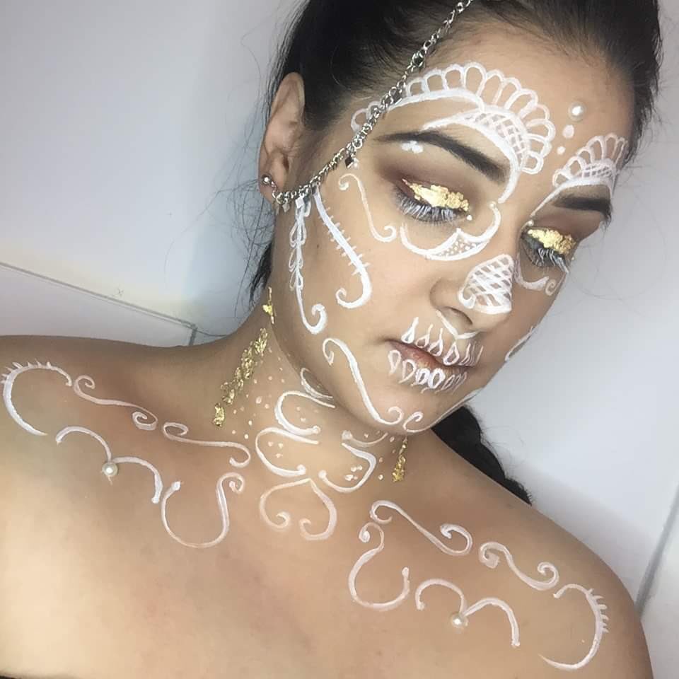 Powderpuff_HMUA's tweet photo. Henna inspired makeup for @NorthamptonColl Using @KryolanUK products ✨
#makeup #makeupartist #hennadesigns #hennainspired #hennainspiredmakeup #whitehenna #goldleaf #goldleafmakeup #creativemakeup #bodypaint #northamptoncollege #northamptonmua #northampton @KryolanOfficial https://t.co/J8m4zaFLiM