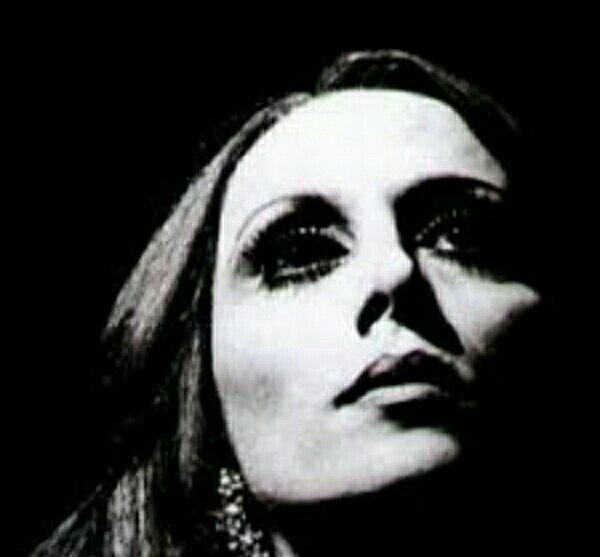orjwan87r's tweet photo. ما اسمح لكم تنسون قائدة الجيل الاول وممهدة الطريق للاجيال الثانيه ، علمت اونياتكم كيف الهيونات ستان لتاج راسكم فيروز👑 https://t.co/HKC5PfjMyG
