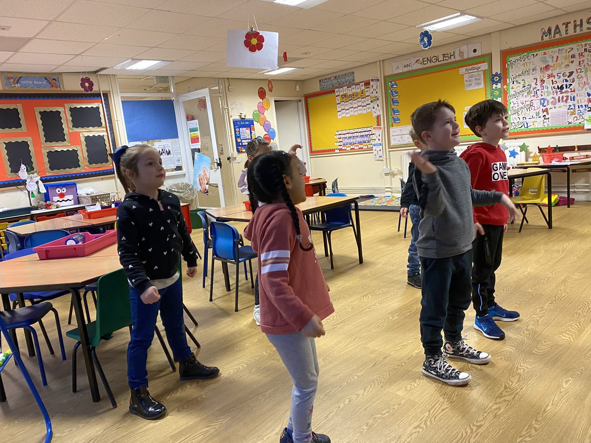 meridenprimary's tweet photo. We strutted our dance moves today in year 1! @SSolihullSSP #activetogether #stayinstayactive #meridenyear1 https://t.co/zN7XMp6sYy