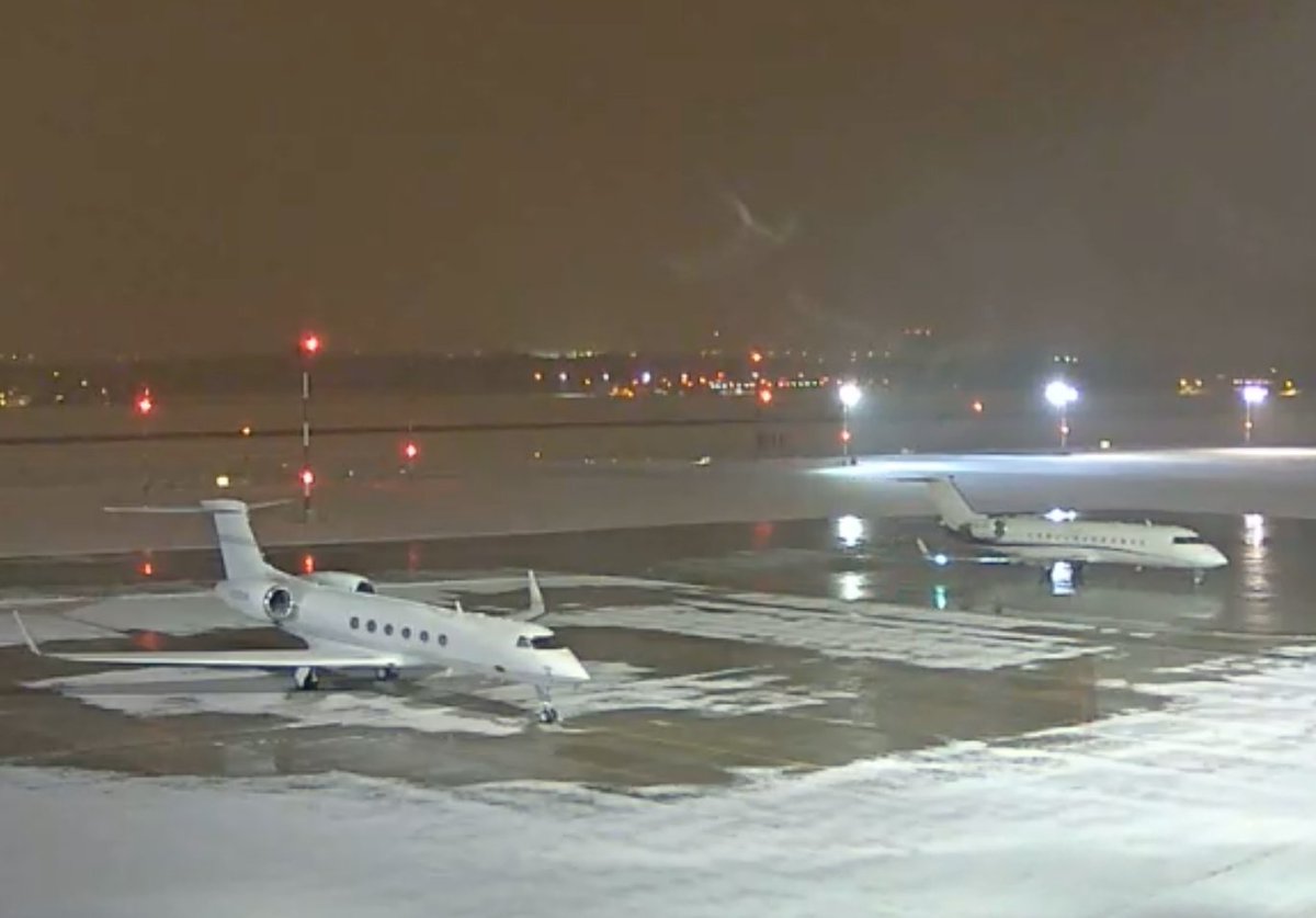 Lodz_citybreak's tweet photo. Duży ruch dzisiaj na @LodzAirport. Do #SpringfieldAir dołączył mitsubishi challenger @airx_aero z #Heraklion.u.
#charter #privatejet #bussinestravel #Lodz #Poland https://t.co/le3NL3pxyj