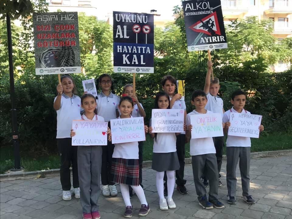 AYDINOLU1's tweet photo. #salihlideeğitim  Yaya Geçdi uygulamamızdan https://t.co/x69SC0dIip