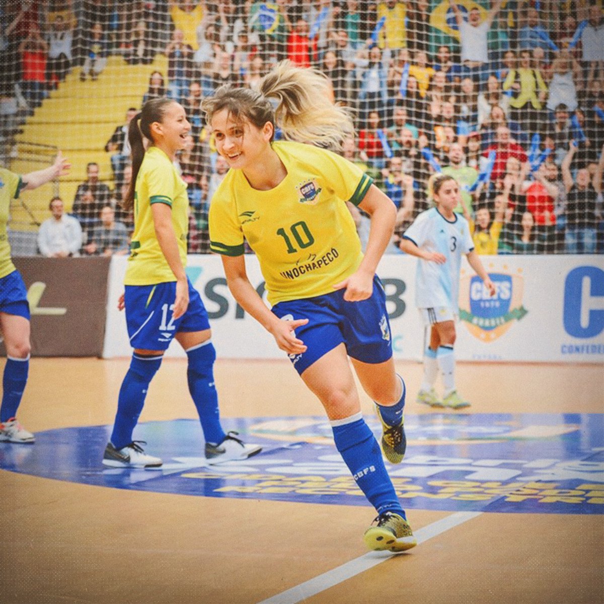 sportv's tweet photo. Alô, Amandinha! Vem hepta aí? A braba foi indicada mais uma vez ao prêmio de melhor jogadora do mundo em 2020!

2⃣0⃣1⃣4⃣ 🏆
2⃣0⃣1⃣5⃣ 🏆
2⃣0⃣1⃣6⃣ 🏆
2⃣0⃣1⃣7⃣ 🏆
2⃣0⃣1⃣8⃣ 🏆
2⃣0⃣1⃣9⃣ 🏆
2⃣0⃣2⃣0⃣ carregando...

📸 CBFS https://t.co/9dA5SyWgmg