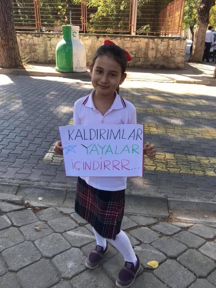 AYDINOLU1's tweet photo. #salihlideeğitim Öğrencilerimizden Yaya Önceliğine Dikkat Etkinliği https://t.co/rhbIwa0rbV