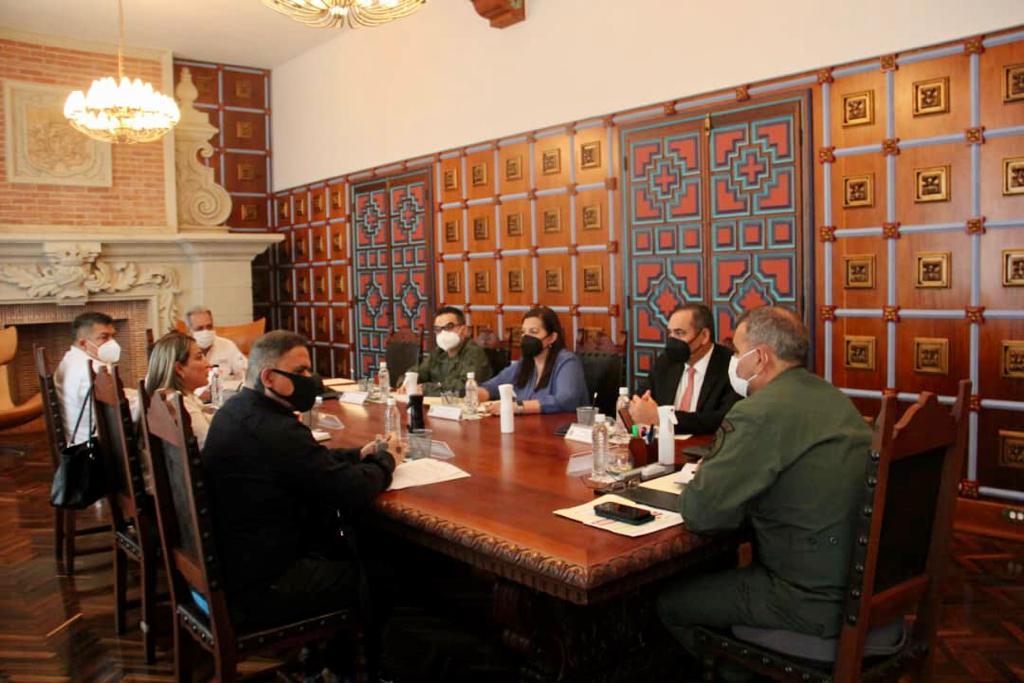 Cumpliendo instrucciones de nuestro Presidente Constitucional <a href="/NicolasMaduro/">Nicolás Maduro</a> se llevó a cabo reunión con la @VPSSPSP y @MaikelMorenoVe @TarekPSUV, coordinando los mecanismos necesarios para seguir fortaleciendo la atención jurídica a los privad@s de libertad garantizando sus DDHH